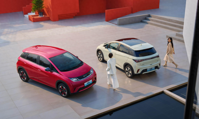 足球热身赛，姑苏海豚队与三湘铁骑队强势横扫，VAR改判成焦点！争冠格局再洗牌的简单介绍