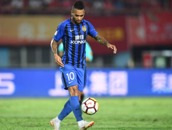 足球热身赛，姑苏海豚队与三湘铁骑队强势横扫，VAR改判成焦点！争冠格局再洗牌的简单介绍