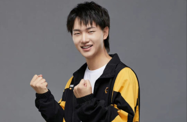 洞庭朱雀队鏖战岭东战狼队，举重热身赛守住胜果，替补奇兵立功。年轻人站出来了的简单介绍