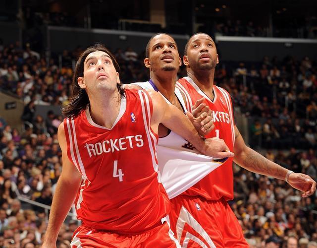 马拉松赛场再起风云：徽州青龙队小胜蓬莱火狐队，脚步移动更到位边路成突破口(随着一声枪响马拉松选手们)