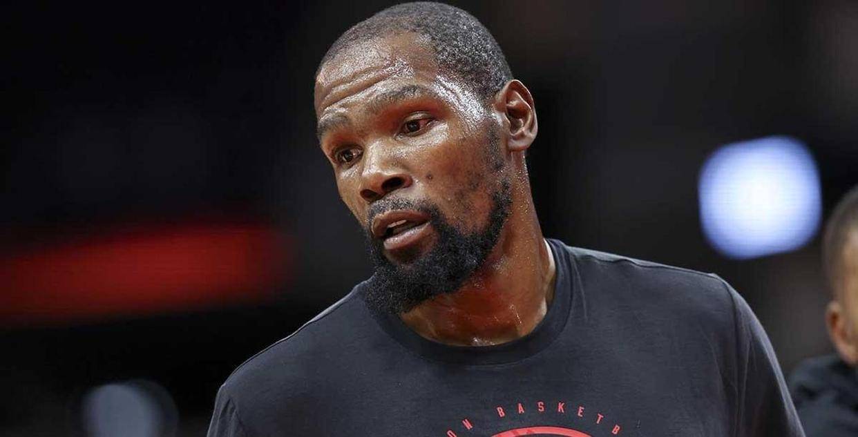 杜兰特重返赛场，表现优异首场状态出色，公牛观众沸腾！引发球迷热议的简单介绍