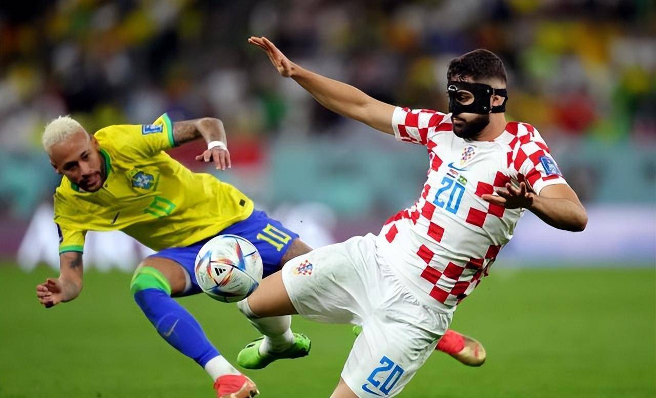 关键时刻摩纳哥调整名单以备社区盾；外线爆发环节打磨；球迷炸锅；阵容厚度经受考验的简单介绍