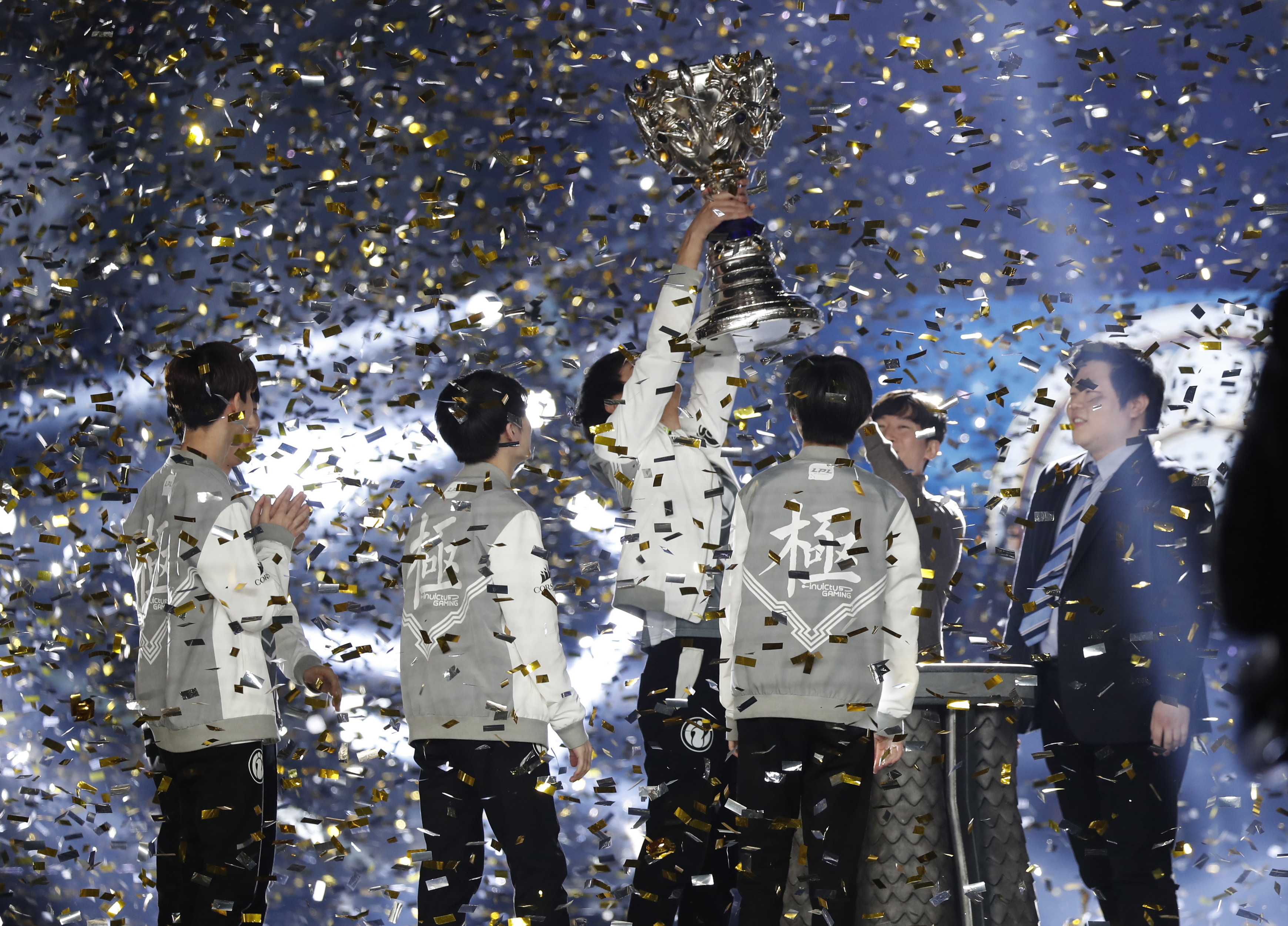 Uzi赛事官方发布比分优势明显新规,湖人争议不断!的简单介绍 Uzi赛事官方发布比分优势明显新规,湖人争议不断!的简单介绍